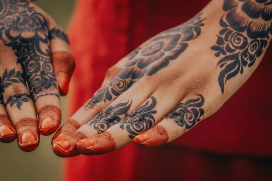 Henna natural, neutra o con índigo: en qué se diferencian